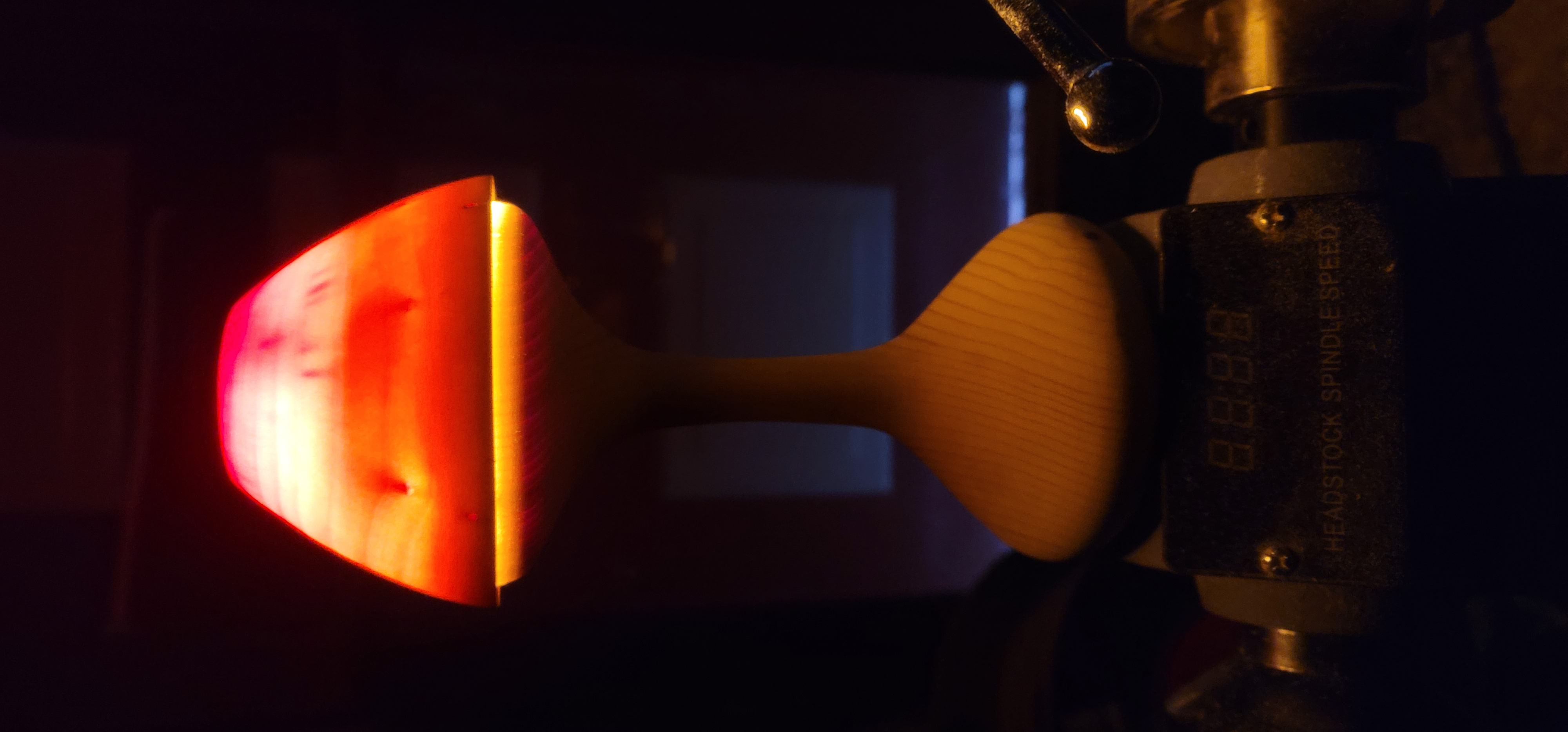 Lampe artisanale en bois